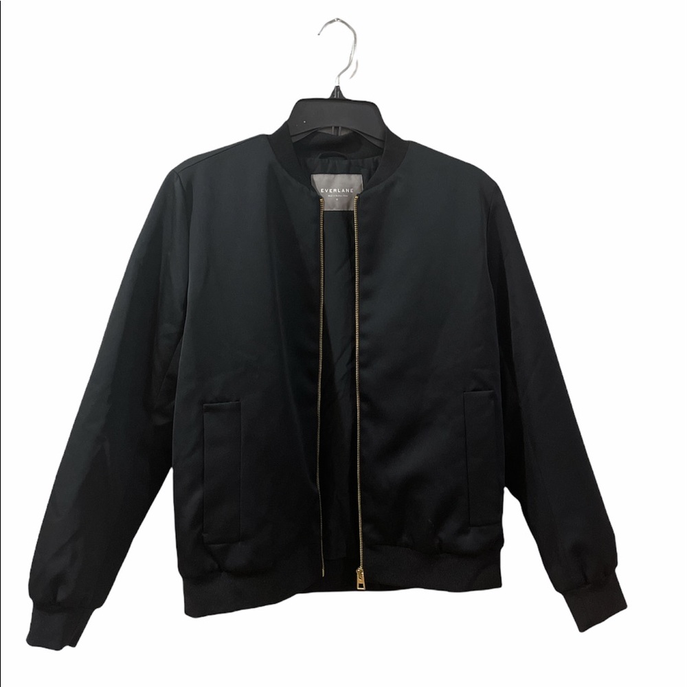 Everlane Medium Black Gold Zipper Inside pocket.